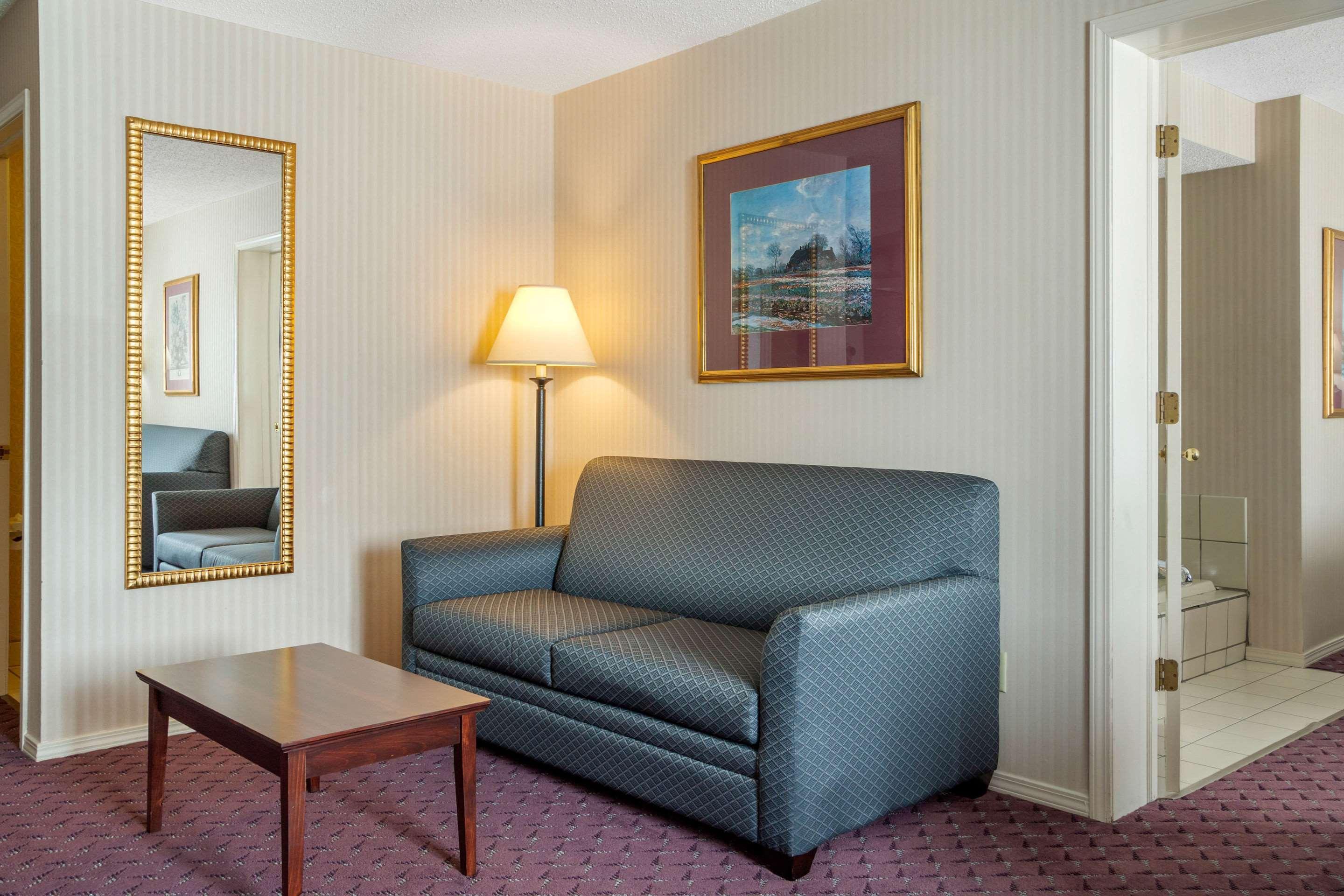 The Wisconsin Hotel & Conference Center วิสคอนซินเดลส์ ภายนอก รูปภาพ