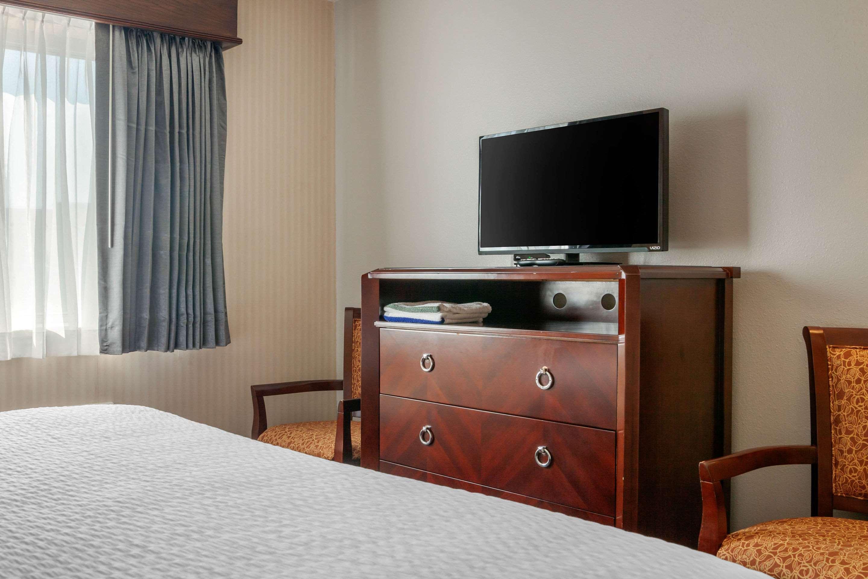 The Wisconsin Hotel & Conference Center วิสคอนซินเดลส์ ภายนอก รูปภาพ