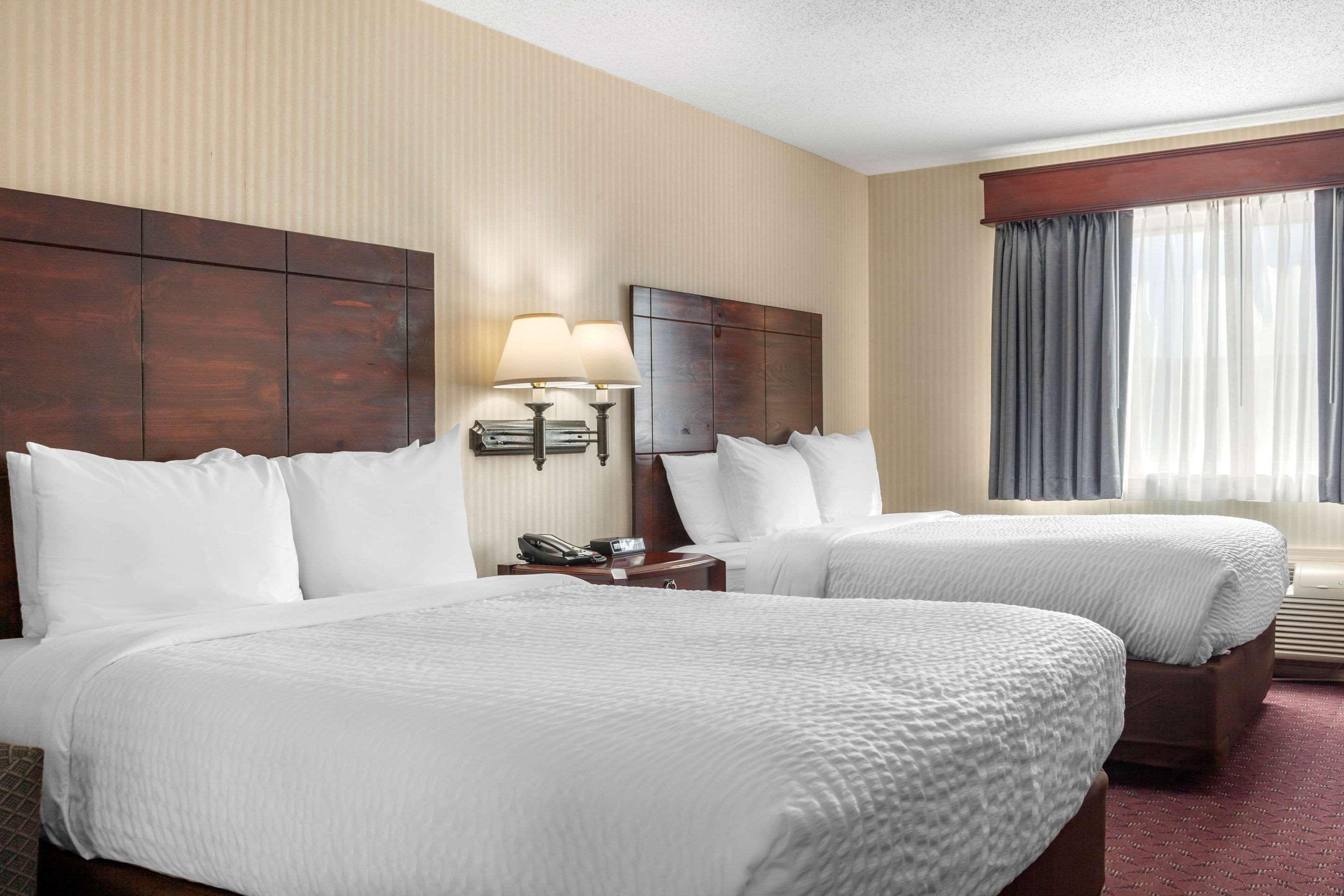 The Wisconsin Hotel & Conference Center วิสคอนซินเดลส์ ภายนอก รูปภาพ
