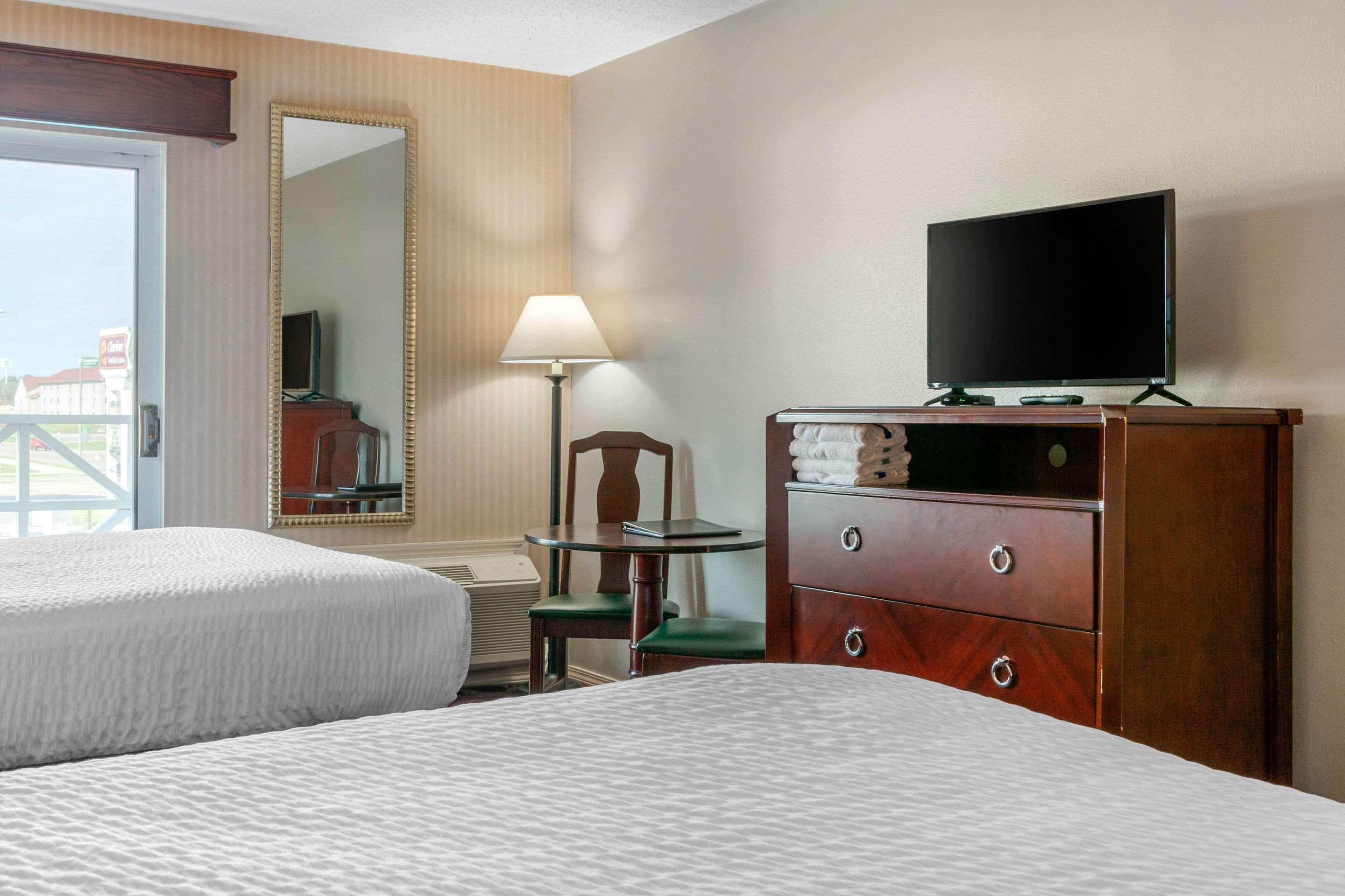 The Wisconsin Hotel & Conference Center วิสคอนซินเดลส์ ภายนอก รูปภาพ