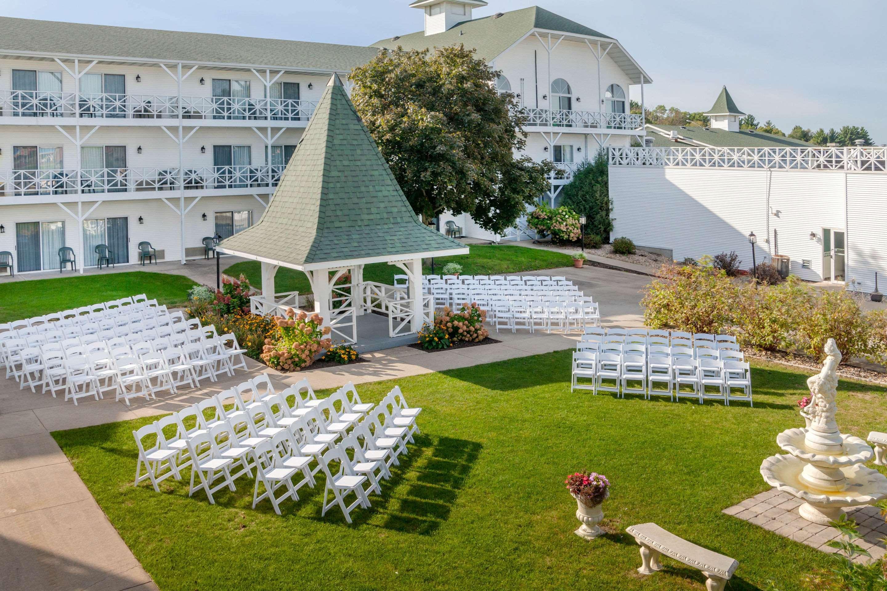 The Wisconsin Hotel & Conference Center วิสคอนซินเดลส์ ภายนอก รูปภาพ