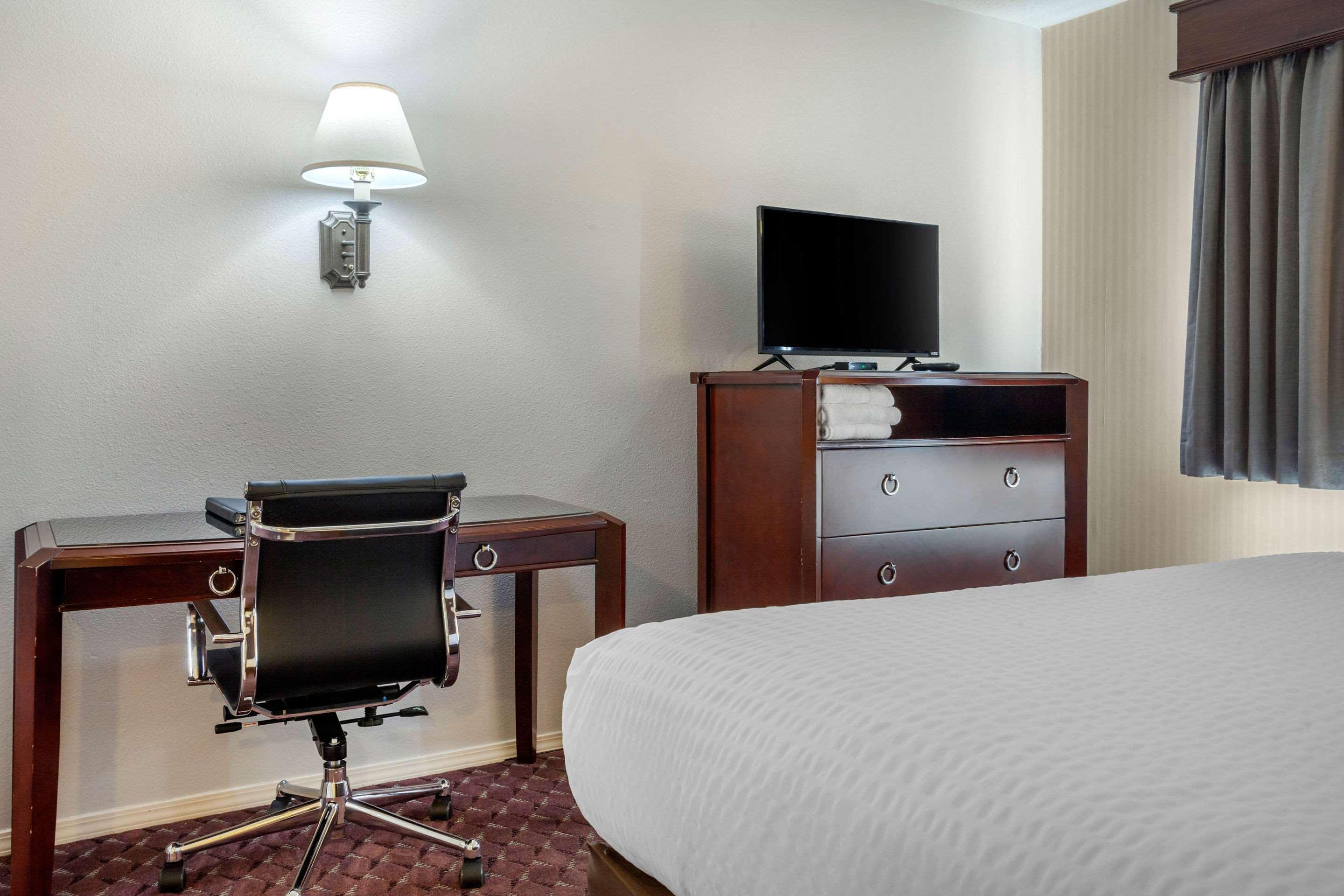 The Wisconsin Hotel & Conference Center วิสคอนซินเดลส์ ภายนอก รูปภาพ
