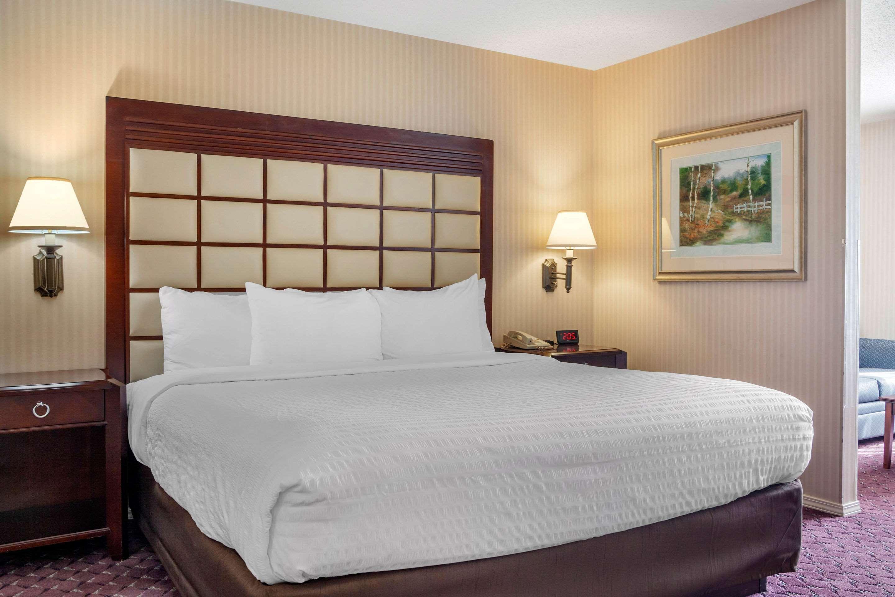The Wisconsin Hotel & Conference Center วิสคอนซินเดลส์ ภายนอก รูปภาพ