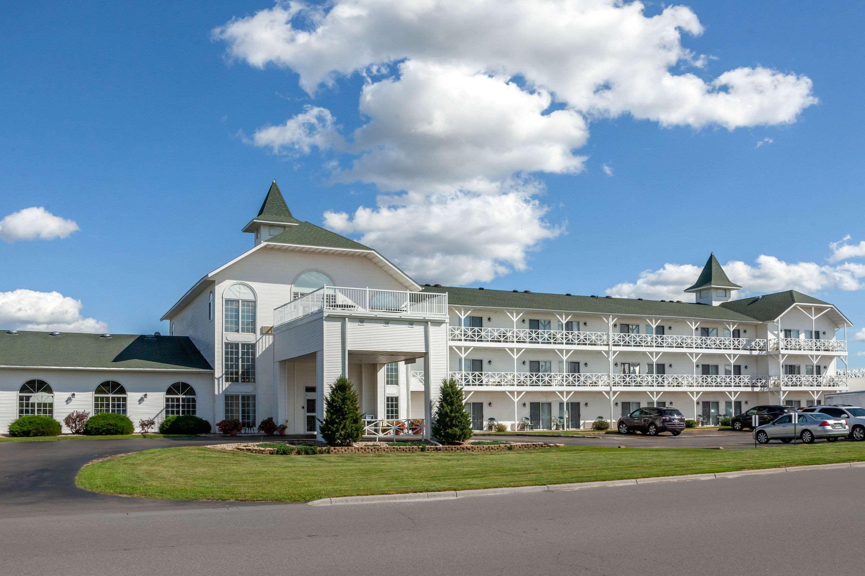 The Wisconsin Hotel & Conference Center วิสคอนซินเดลส์ ภายนอก รูปภาพ