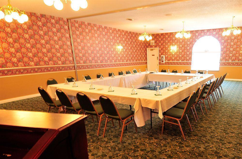 The Wisconsin Hotel & Conference Center วิสคอนซินเดลส์ ภายนอก รูปภาพ