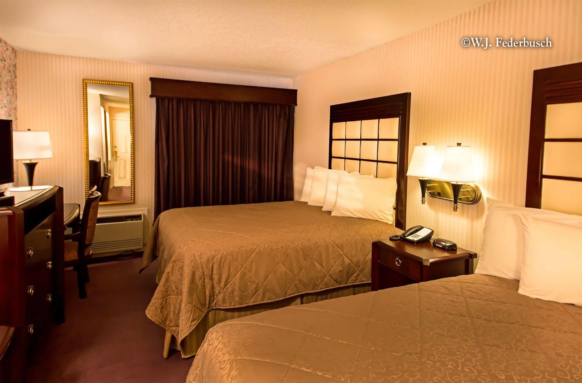 The Wisconsin Hotel & Conference Center วิสคอนซินเดลส์ ภายนอก รูปภาพ